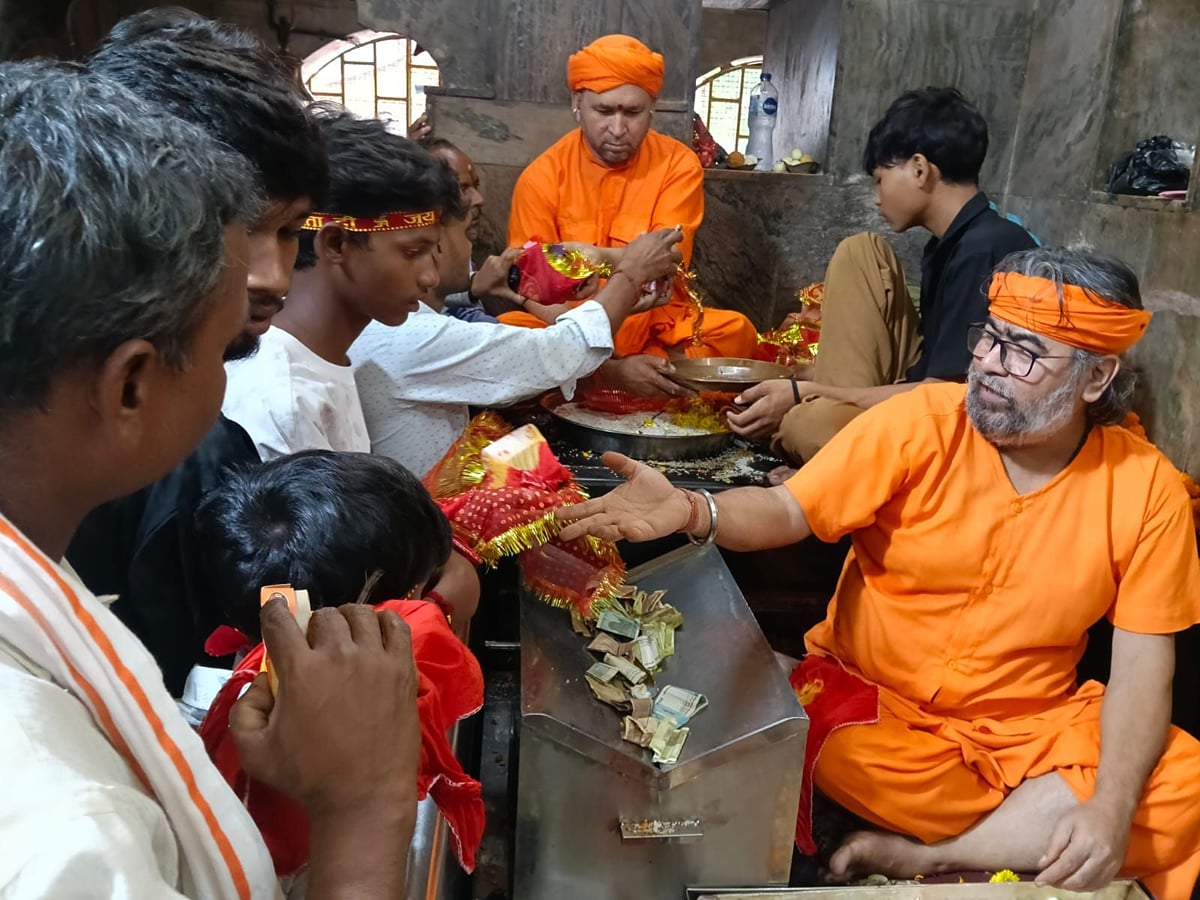 Balrampur News: मां कात्यायनी के दर्शन को उमड़े श्रद्धालु