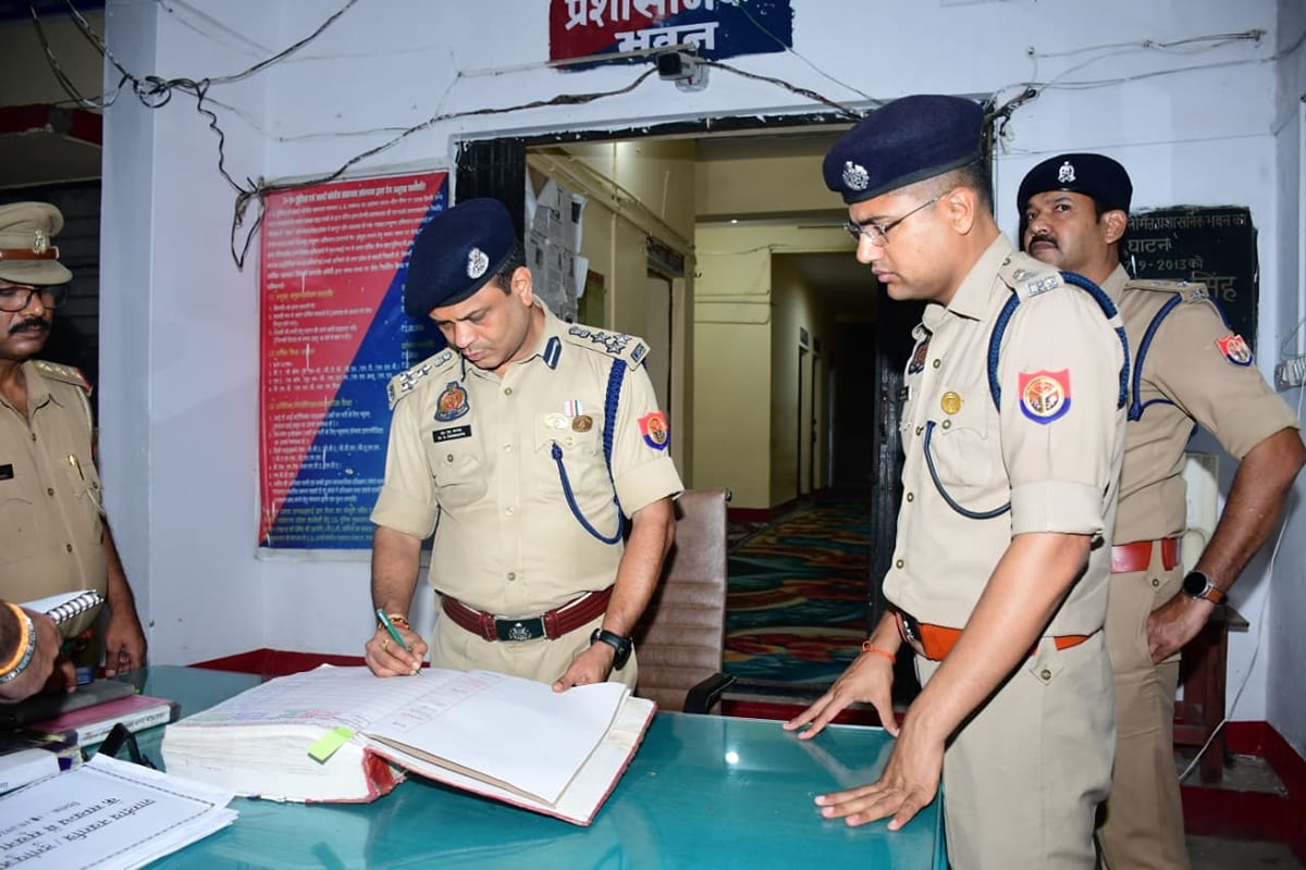 Kushinagar News: साइबर अपराध रोकने के लिए सतर्कता बेहद जरूरी
