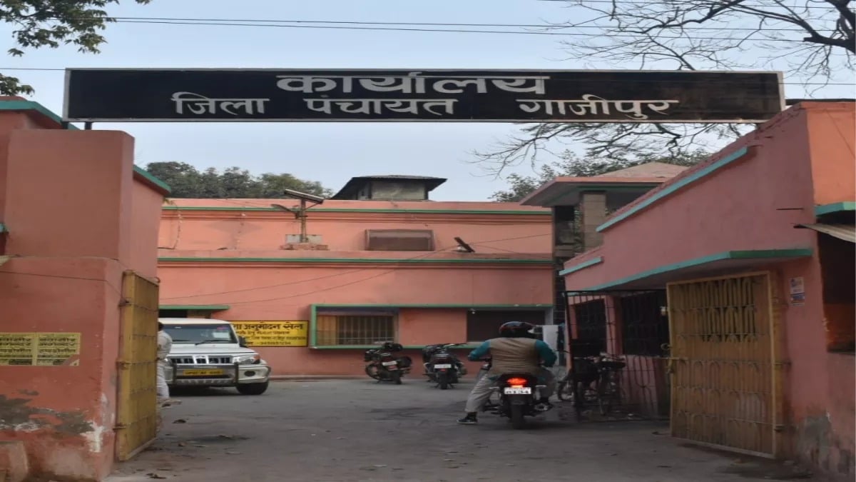 Ghazipur News: 50 लाख का टैक्स बकाया, पांच साल बाद खुली नींद