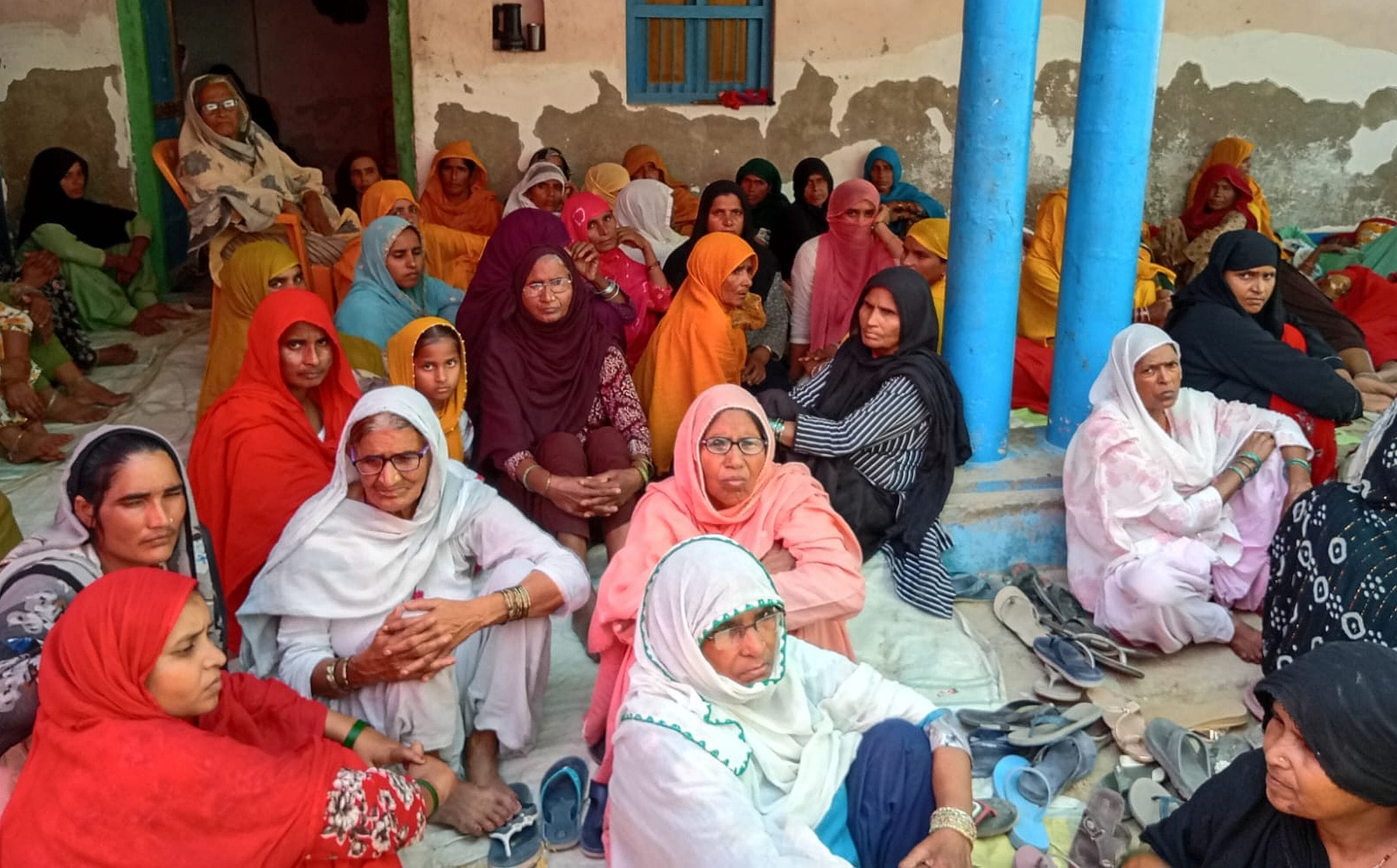 जामों के गोरियाबाद गांव में गमगीन मृतक के परिजन। स्रोत: ग्रामीण