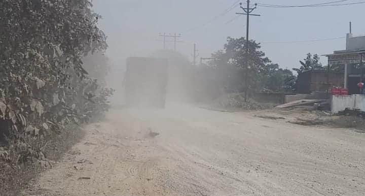 Villagers blocked Suttra-Bankimongra-Katghora bypass over dilapidated road and dust, despite prior written war