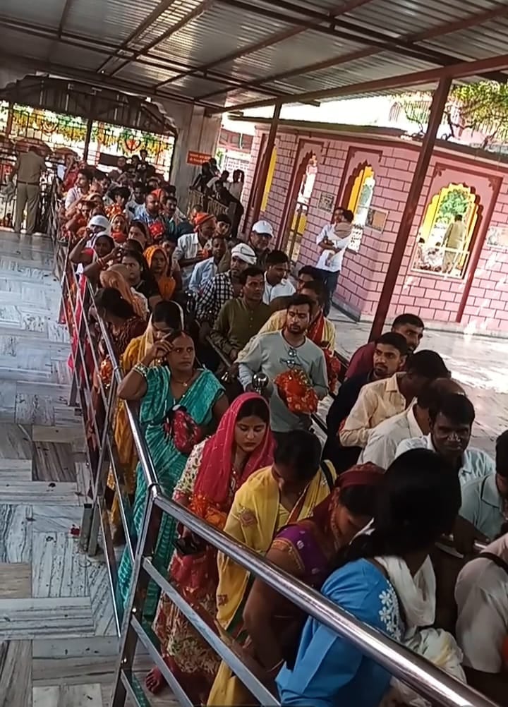 Ghazipur News: स्कंदमाता की आराधना कर भक्तों ने मांगा सुख-समृद्धि का आशीर्वाद