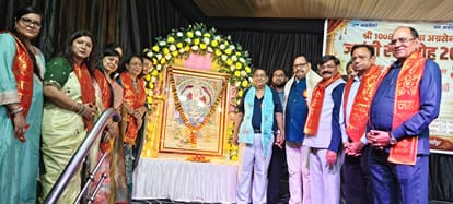 केरूगंज स्थित महाराजा अग्रसेन भवन में आयोजित कार्यक्रम में उपस्थित लोग। स्रोत : आयोजक