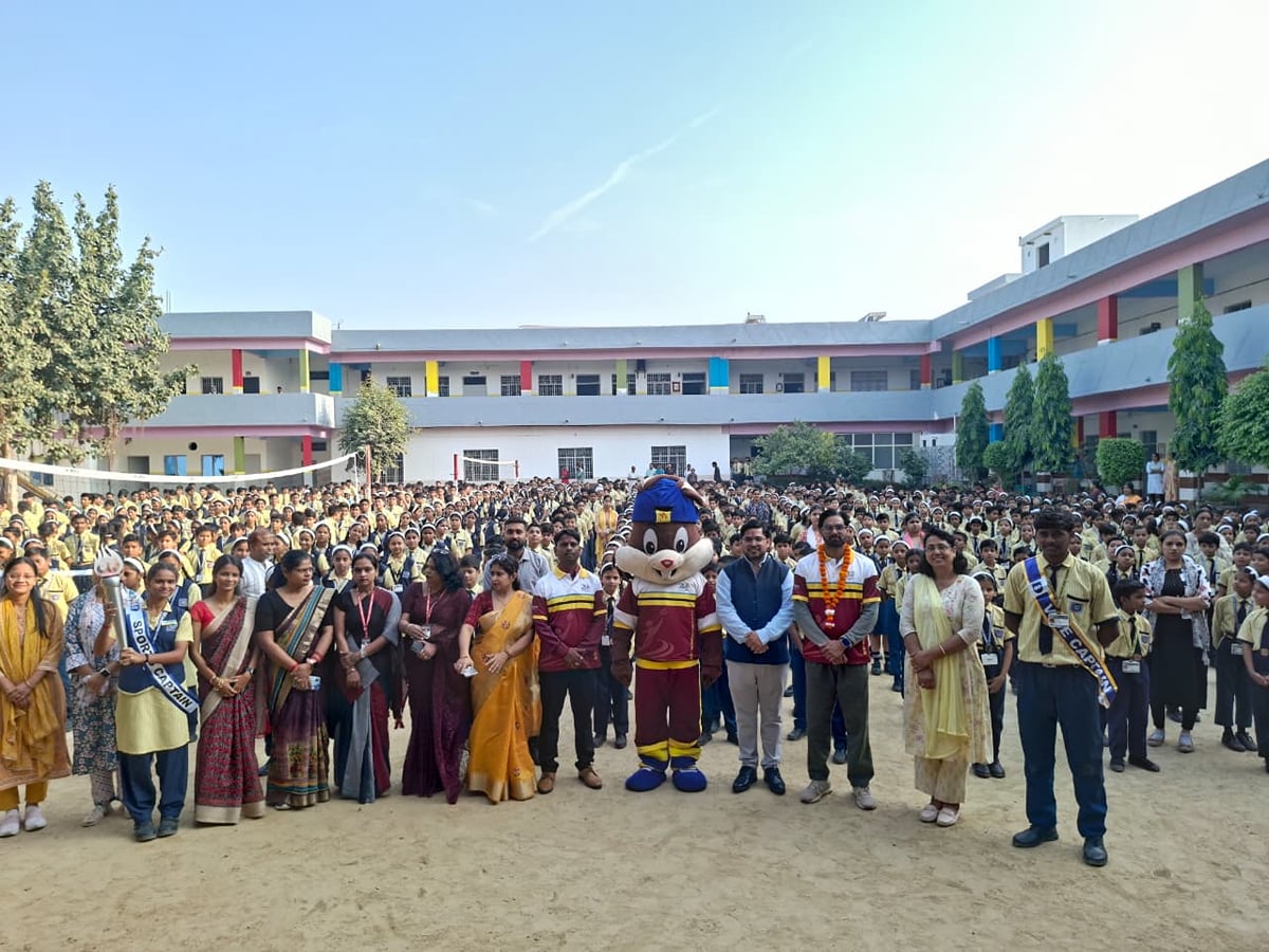 Agra News: बीडी कॉन्वेंट में पहुंची मून ओलंपिक्स मशाल, हुआ जोशीला स्वागत