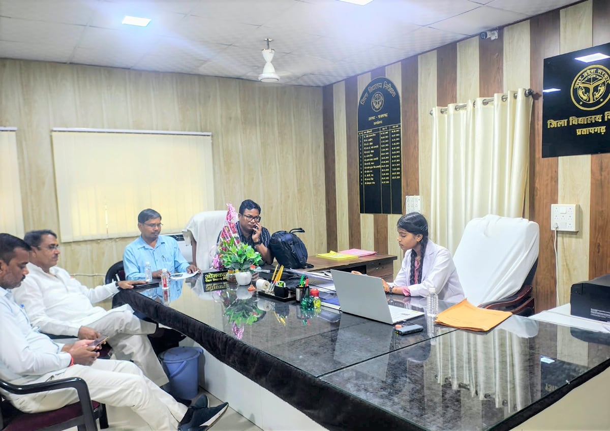 Pratapgarh News: छात्राओं ने संभाले प्रशासनिक दायित्व