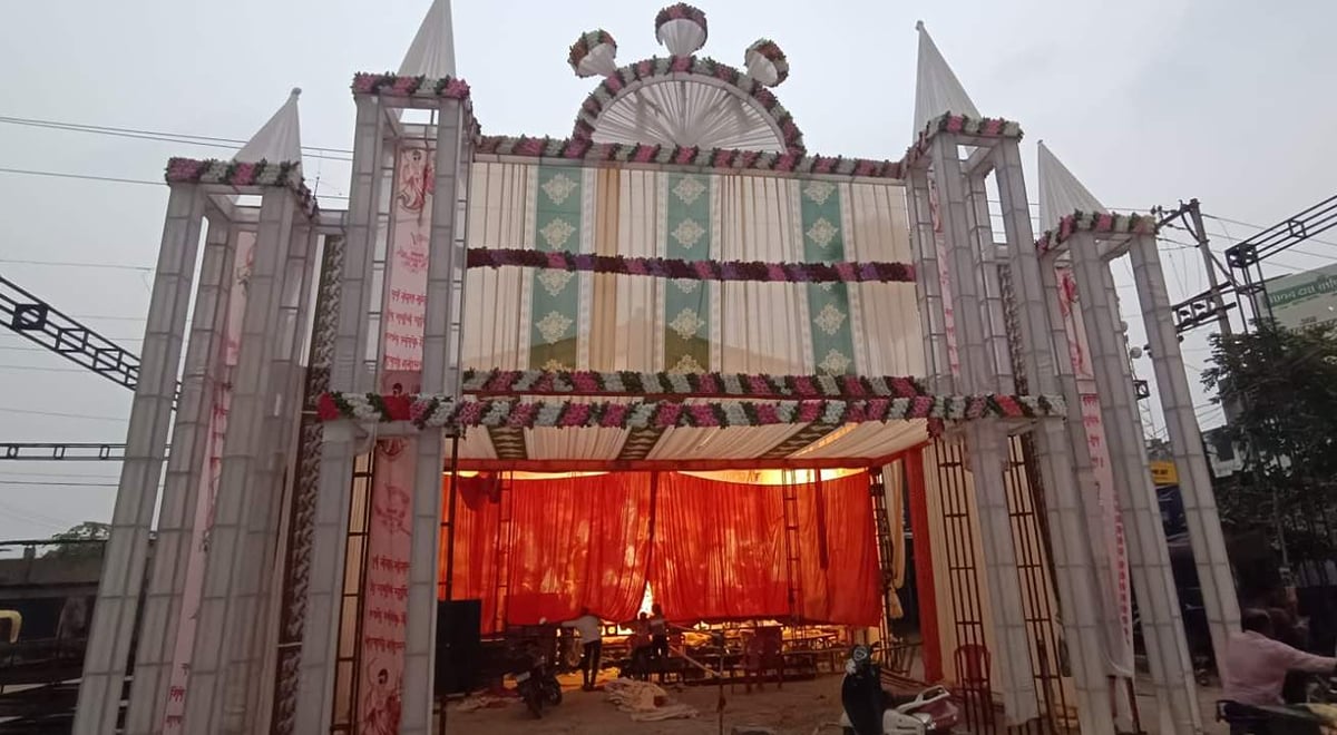 Chandauli News: कस्बों से लेकर गांवों तक सजाए जा रहे पूजा पंडाल