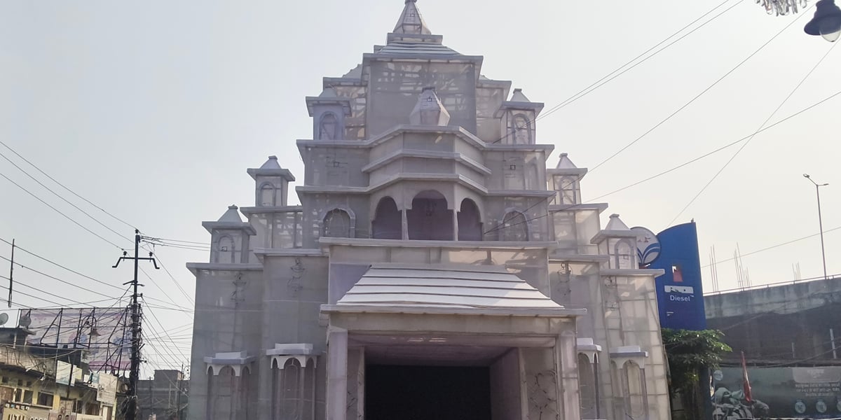 Sonebhadra News: पंडालों में कहीं बद्रीनाथ तो कहीं जगन्नाथपुरी और राम मंदिर की झलक
