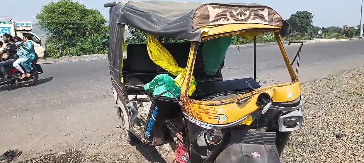 Salakanpur Road Crash: 15 Injured as Two Autos Collide, 15 Passengers in a 5-Seater