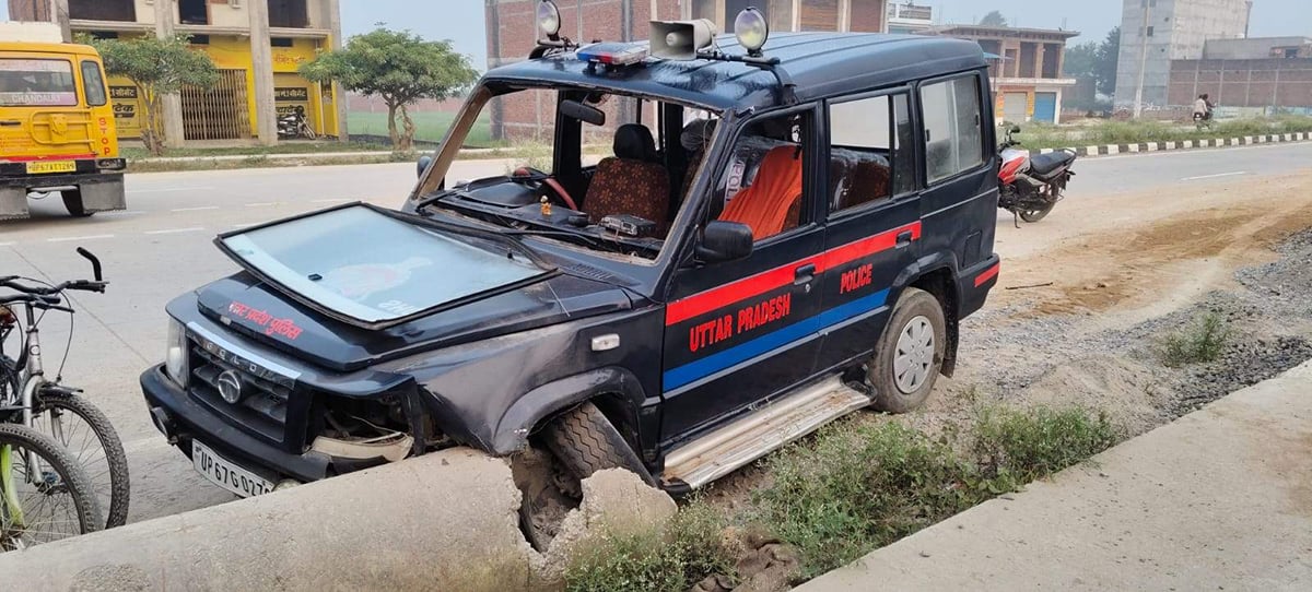 Chandauli News: थानाध्यक्ष की गाड़ी में मारी टक्कर, बैरियर तोड़ा, तीन थानों की पुलिस को छकाया