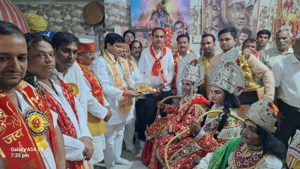 Hathras News: बारिश में भी दिखा श्रीराम के बरातियों में उत्साह, स्वागत