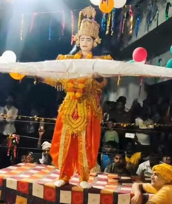 Chandauli News: धनुष टूटते ही सीता ने श्रीराम के गले में पहनाई वरमाला