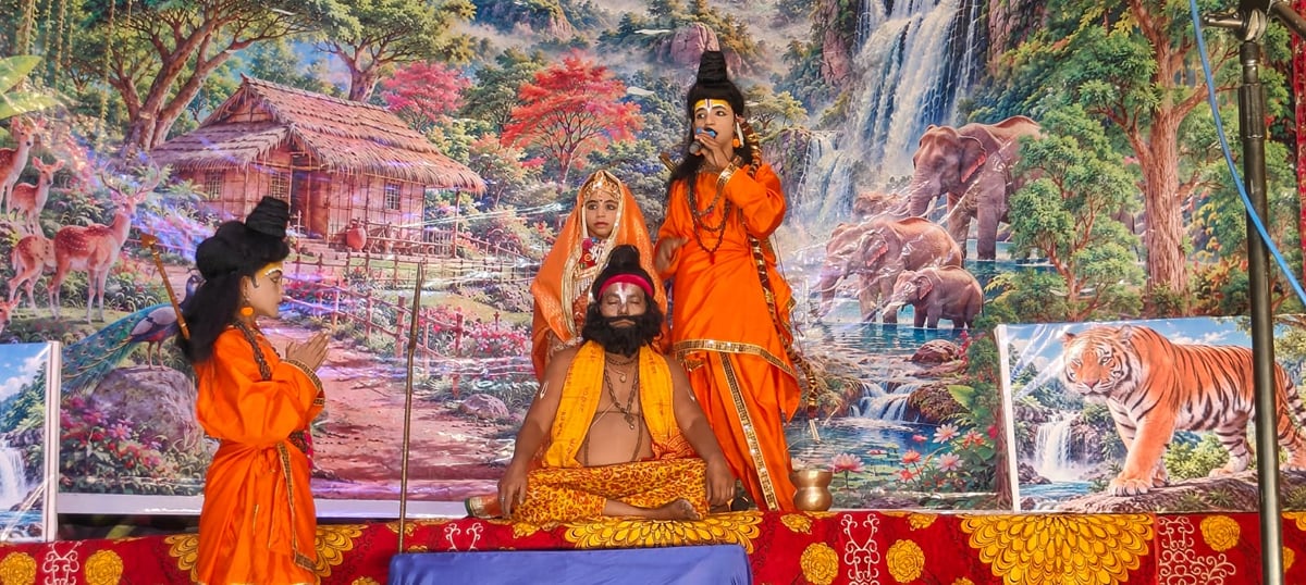 Gorakhpur News: बर्डघाट रामलीला में जयंत लीला और विराध वध का मंचन