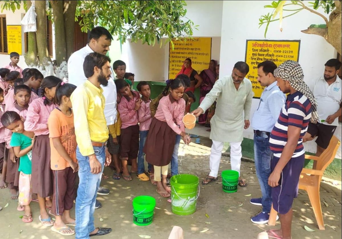 Ballia News: विश्व हाथ धुलाई दिवस पर बच्चों को किया जागरूक