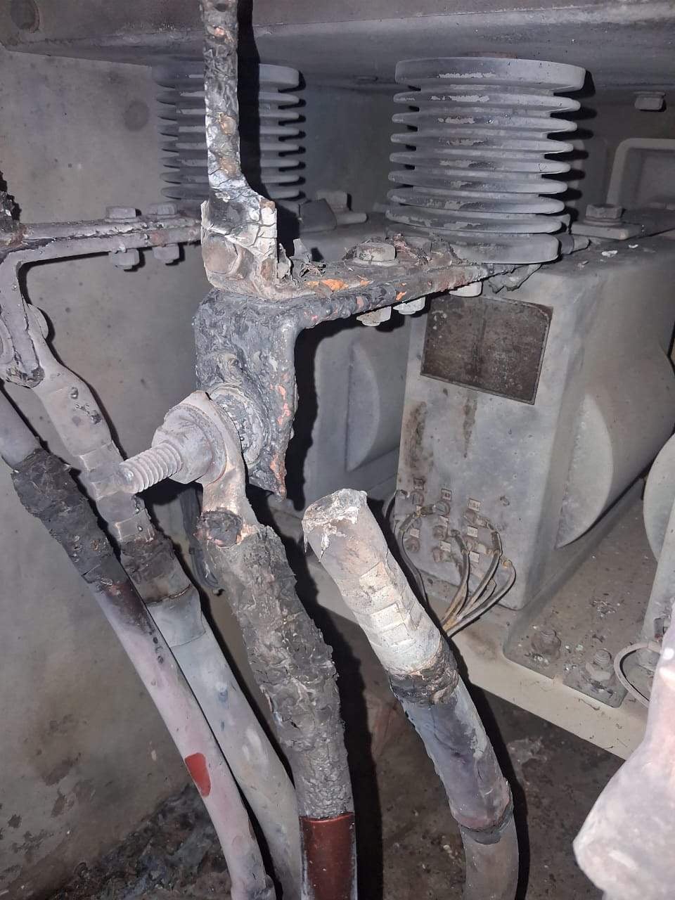 Chandauli News: 11 हजार वोल्ट की केबल जली, 55 गांवों की बिजली गुल