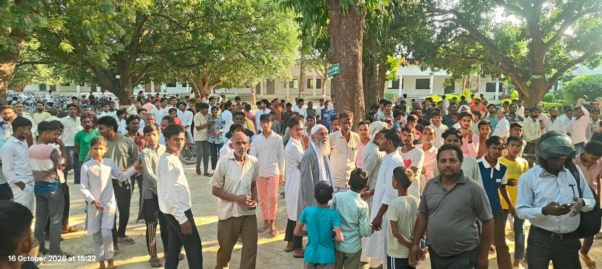 Prayagraj News: लंच के बाद बेहोश हुईं नौ छात्राएं, अफरा-तफरी