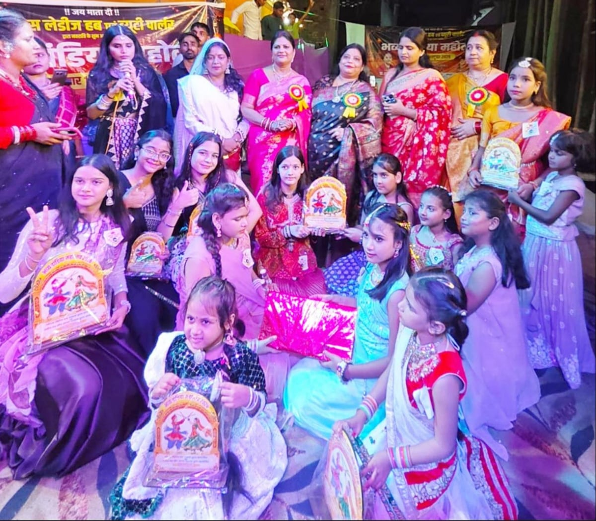 Jaunpur News: डांडिया महोत्सव में आन्या, सिद्धि और देविका-भूमि ने मारी बाजी