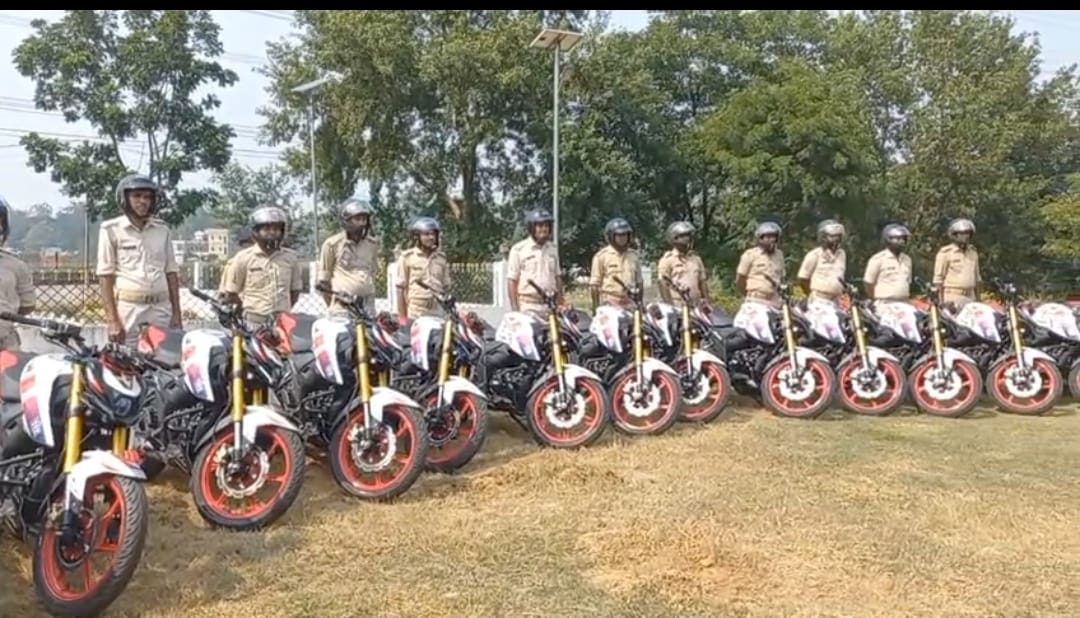 Latehar Police receive 25 Apache bikes; SP flags them off