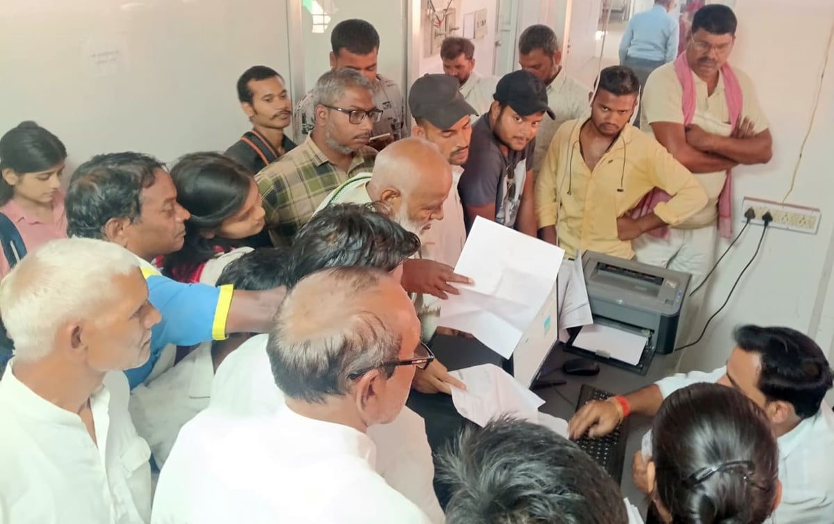 Mahoba News: बुखार से ट्रक चालक की मौत, छह से अधिक मरीज वार्ड में भर्ती