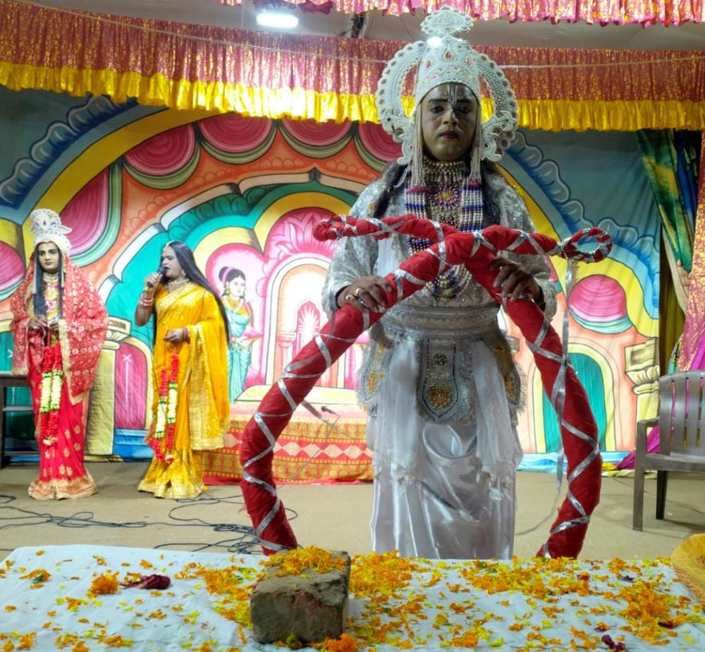 Mahoba News: रामलीला में धनुष टूटते ही गूंजे श्रीराम के जयकारे