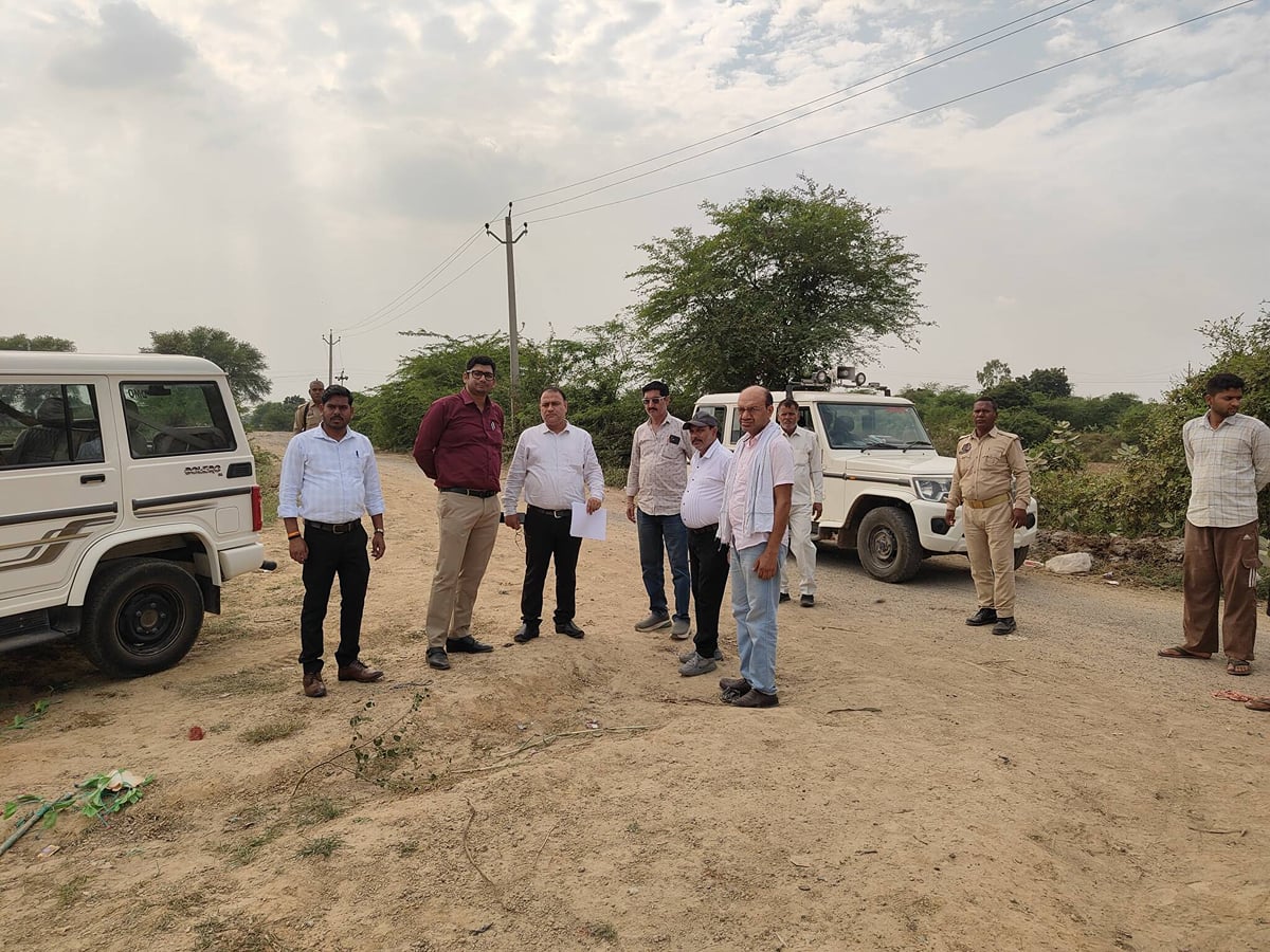 Jalaun News: देवकली से मौरंग लदे ट्रकों के आवागमन पर रोक