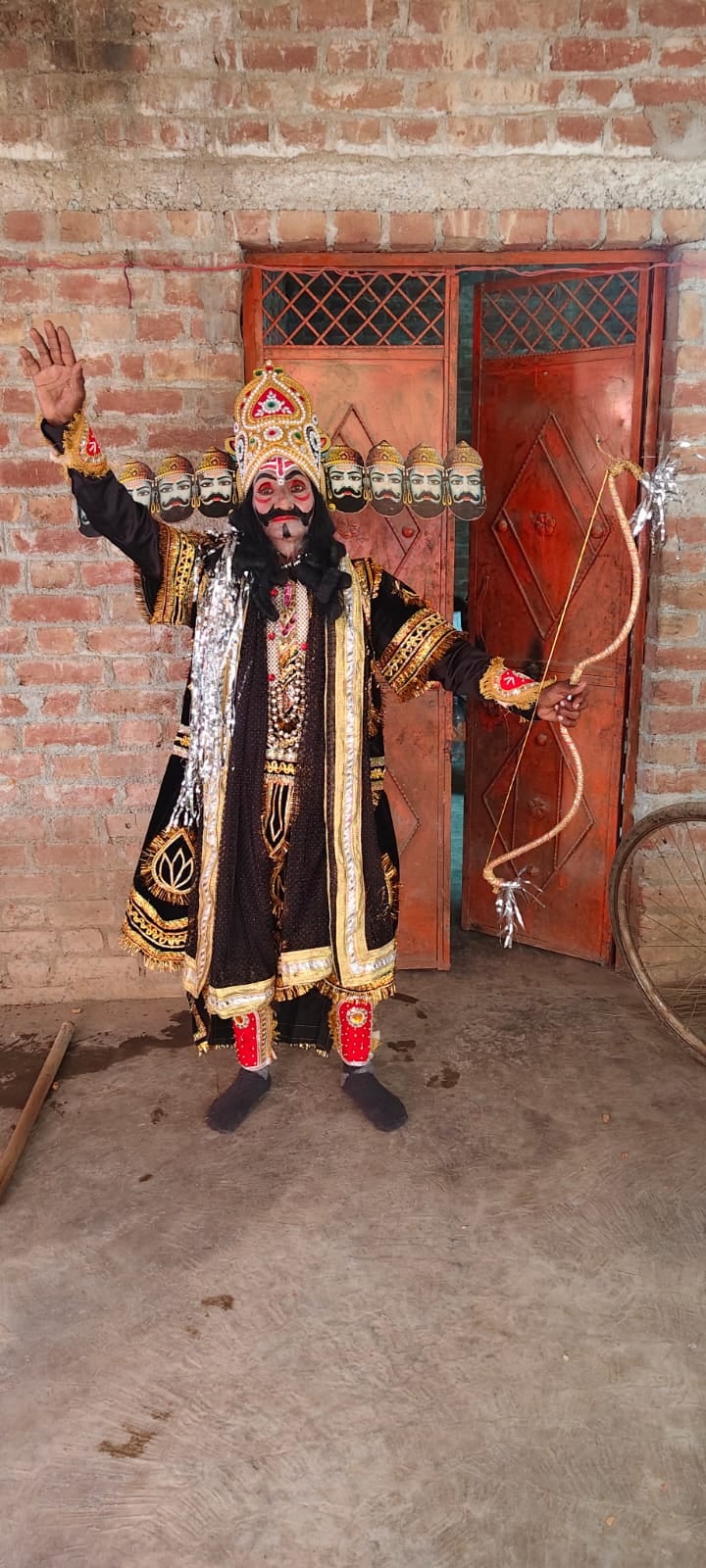 Etawah News: 45 साल से रामलीला में गरज रहे जहीरुद्दीन