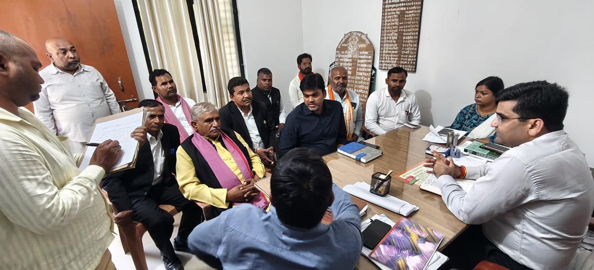 Prayagraj News: मतदाताओं का नाम जोड़ने के लिए विशेष अभियान शुरू