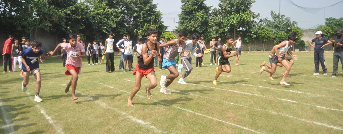 Hapur News: एथलेटिक्स प्रतियोगिता में खिलाड़ियों ने दिखाई प्रतिभा
