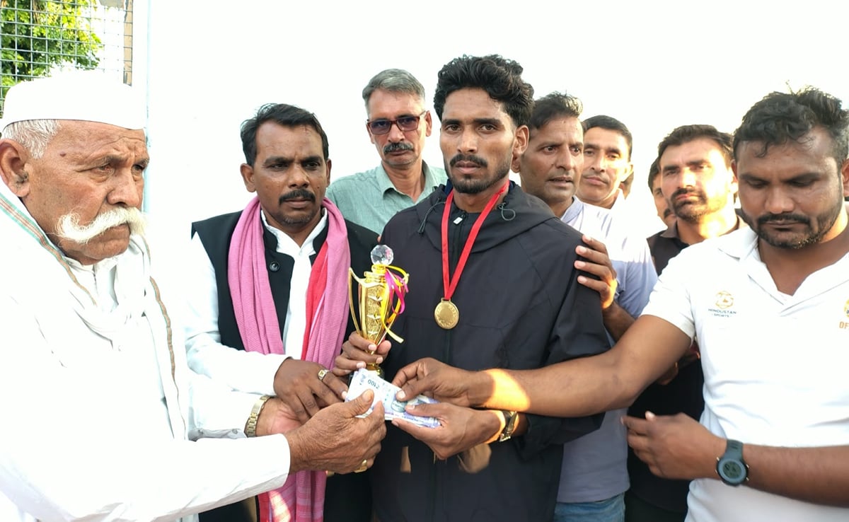 Meerut News: जंधेडी में जोधा सिंह गुर्जर स्मृति दौड़ के विजेता सम्मानित