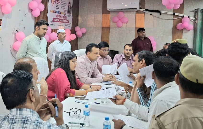 Noida News: पिंक समाधान दिवस में पहुंची 154 शिकायतें