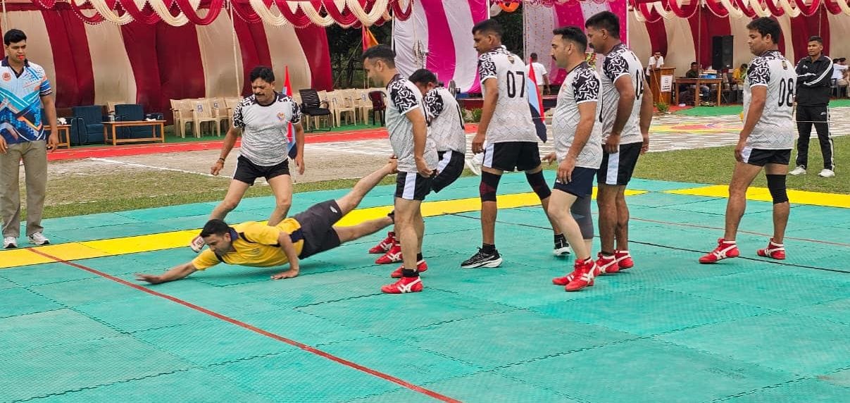 कबड्डी प्रतियोगिता में जीत के करीब पहुंचा खिलाड़ी
