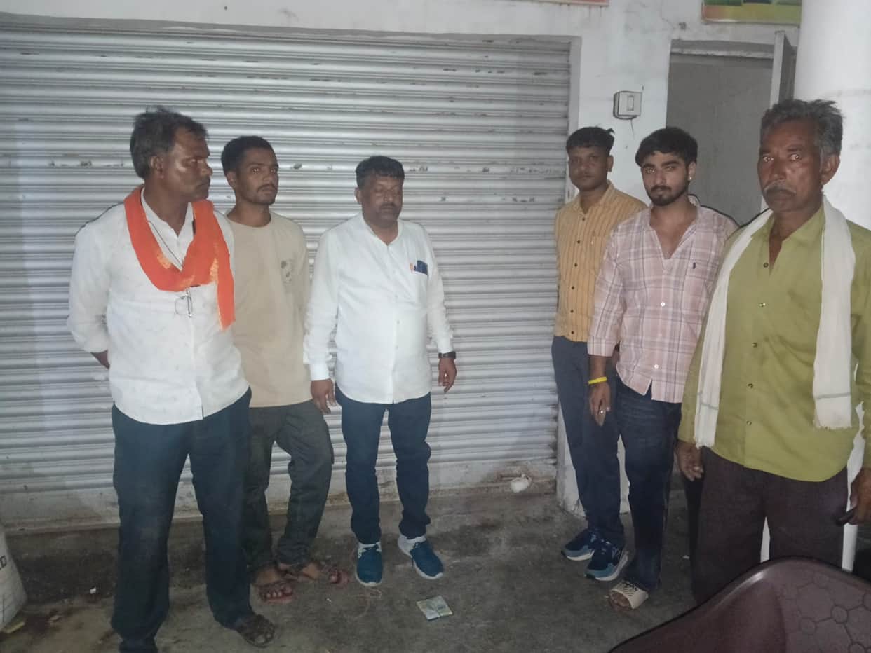 Case registered against a firm for selling spurious fertilizer; warehouse sealed.