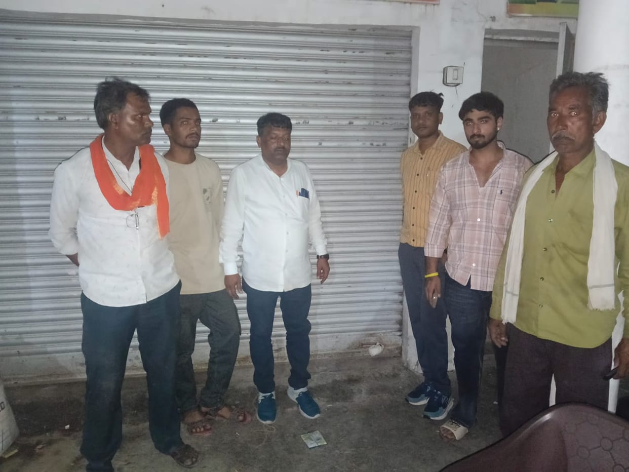 Case registered against a firm for selling spurious fertilizer; warehouse sealed.