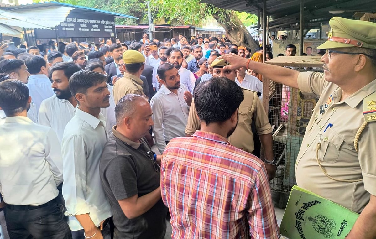 Shahjahanpur News: बंदीगृह में किशोरी के अपहरण के आरोपी की मौत, शौचालय में लटका मिला शव