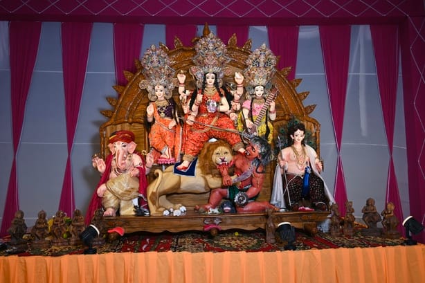 122 Years of Unwavering Devotion: Puryavyu Tauri’s Iconic Shoulder-Borne Kali Mai in Sagar