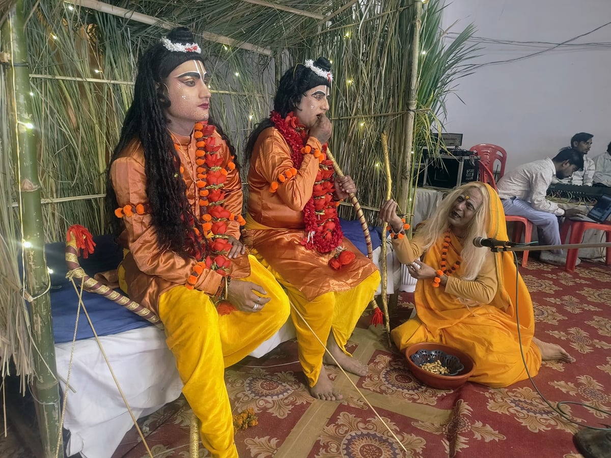 ओसीएफ रामलीला : मारीच की मदद से सीता का हरण कर ले गया रावण