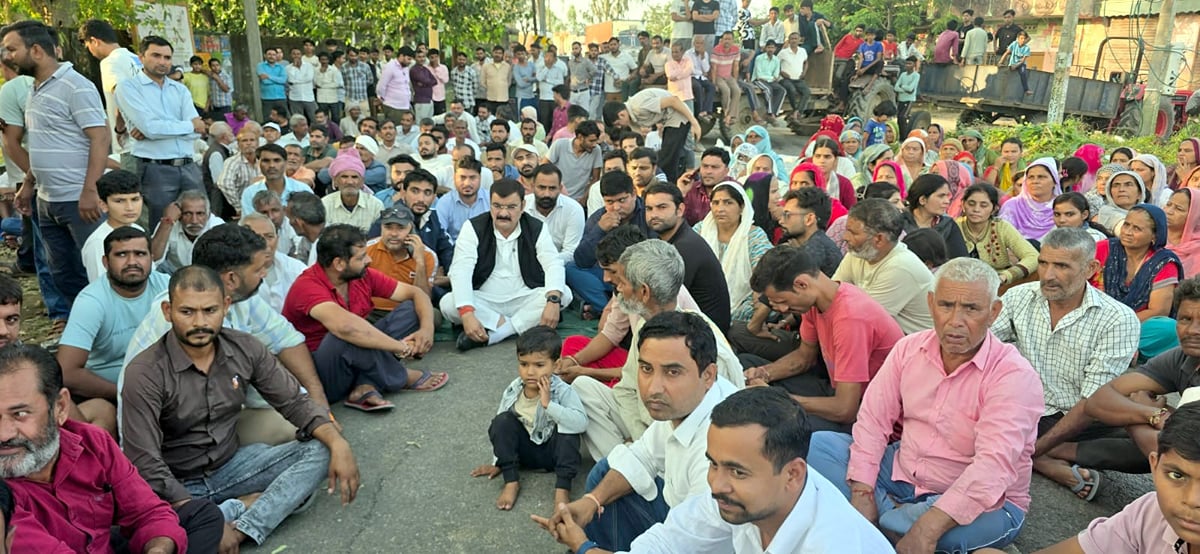 Bijnor News: युवक की मौत से गुस्साए ग्रामीणों ने बालावाली मार्ग पर लगाया जाम