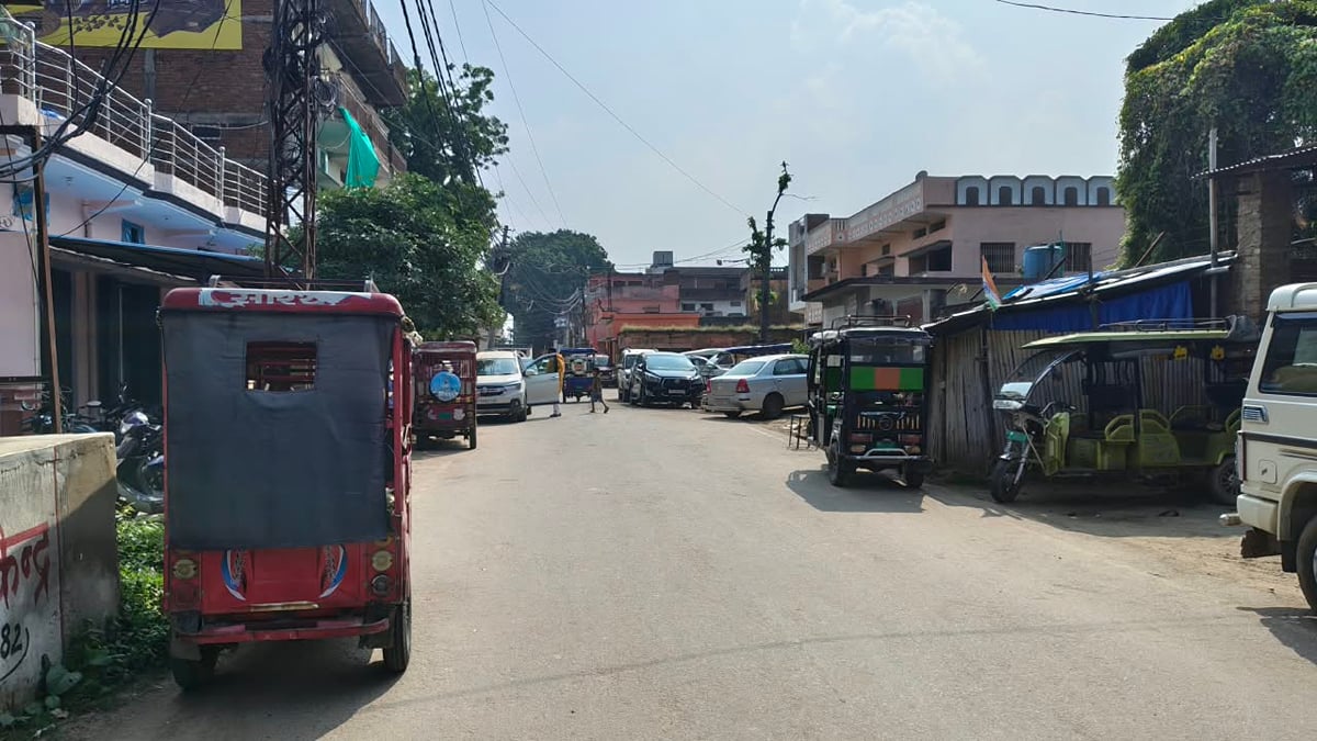 Ballia News: मेडिकल बाईपास के निर्माण में अतिक्रमण बना बाधा