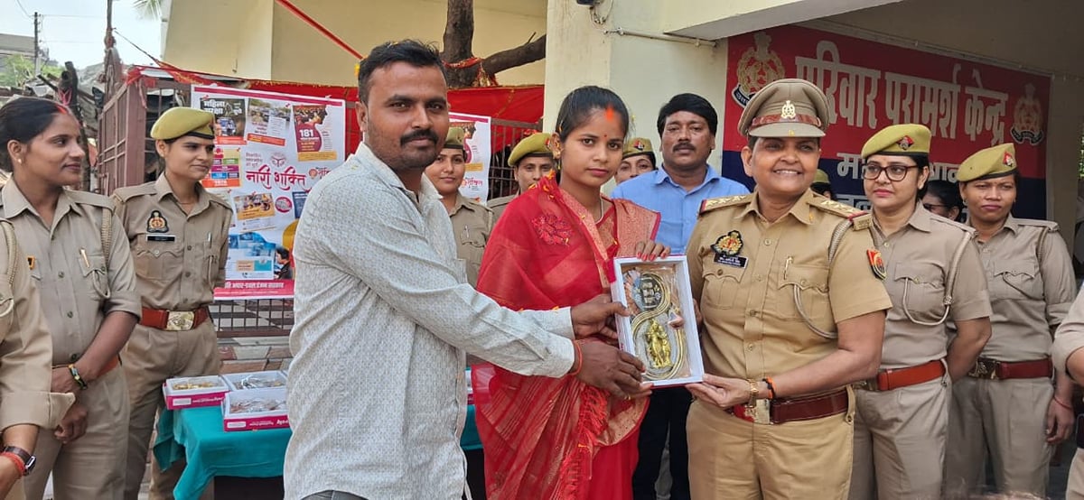 Basti News: 22 दंपतियों को महिला थानाें में किया सम्मानित