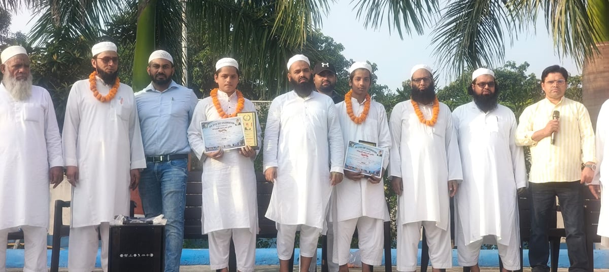 Meerut News: सीसीएसयू में सर सैयद जयंती पर आयोजित निबंध प्रतियोगिता में एमएमयू स्कूल का दबदबा