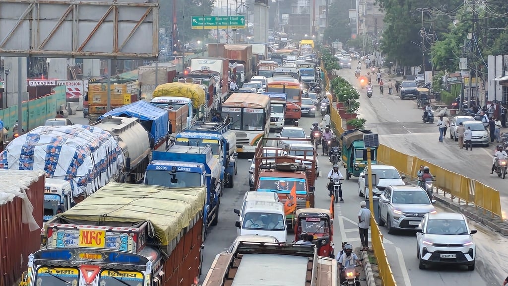 Agra News: उत्तरी बाईपास पर 400 करोड़ खर्च फिर भी शहर में दौड़ रहे यमदूत