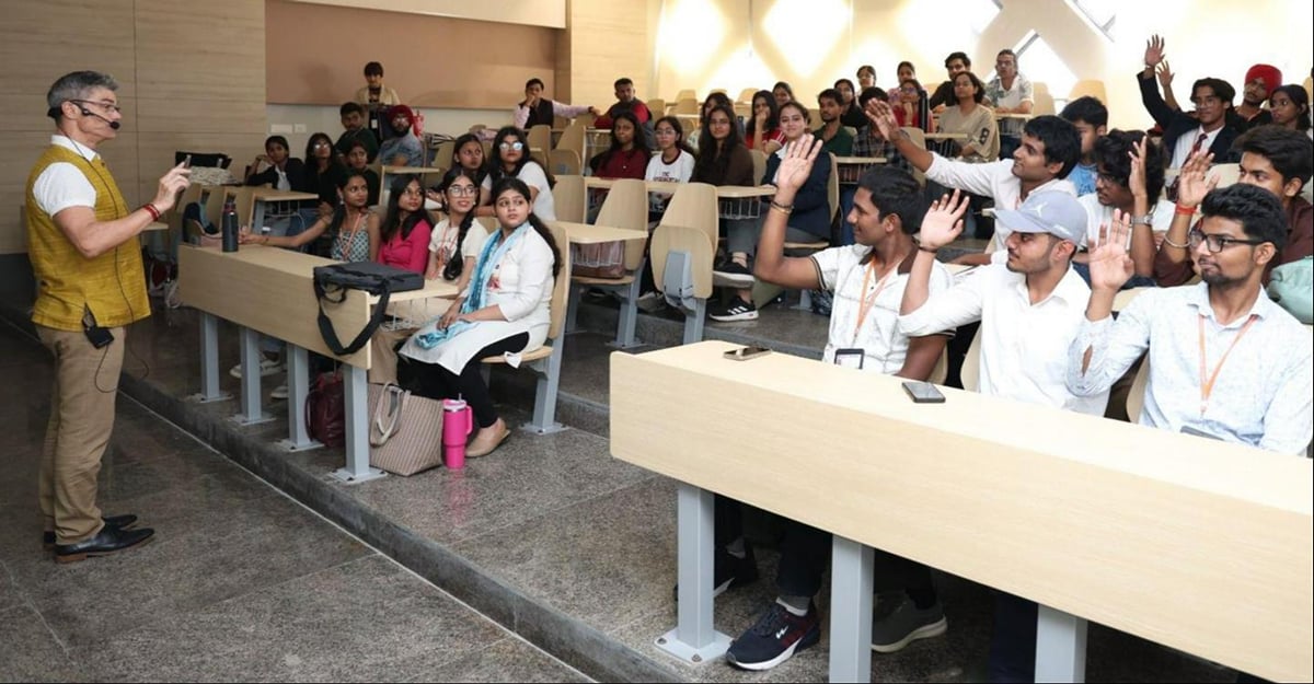 Unnao News: चंडीगढ़ यूनिवर्सिटी के छात्रों ने सीखे फिल्म निर्माण, एनिमेशन व गेमिंग में कहानी के तरीके