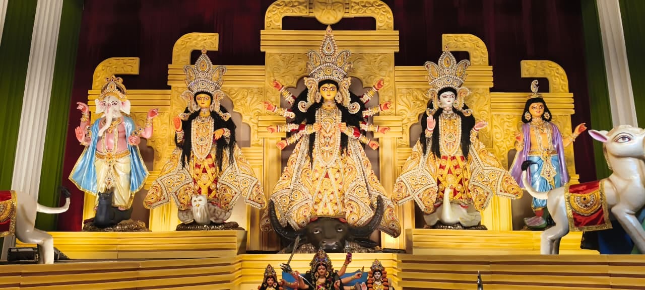 पीडीडीयू नगर के गुरुद्वारा के समीप त्रिशुल क्लब में स्थापित मां दुर्गा की प्रतिमा। संवाद