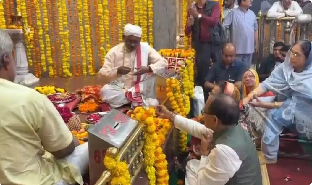 सलकनपुर में मां विजयासन के चरणों में नतमस्तक हुए शिवराज