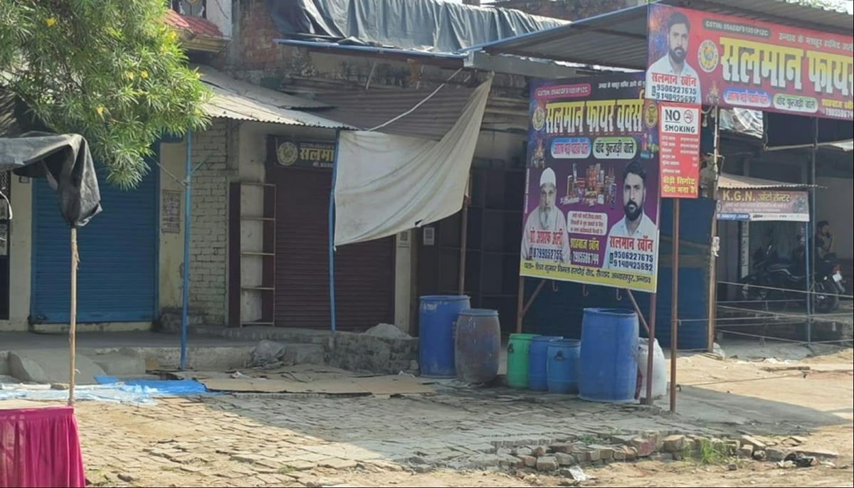 Unnao News: आबादी के नजदीक पटाखा दुकानों के लाइसेंस नवीनीकरण रुके
