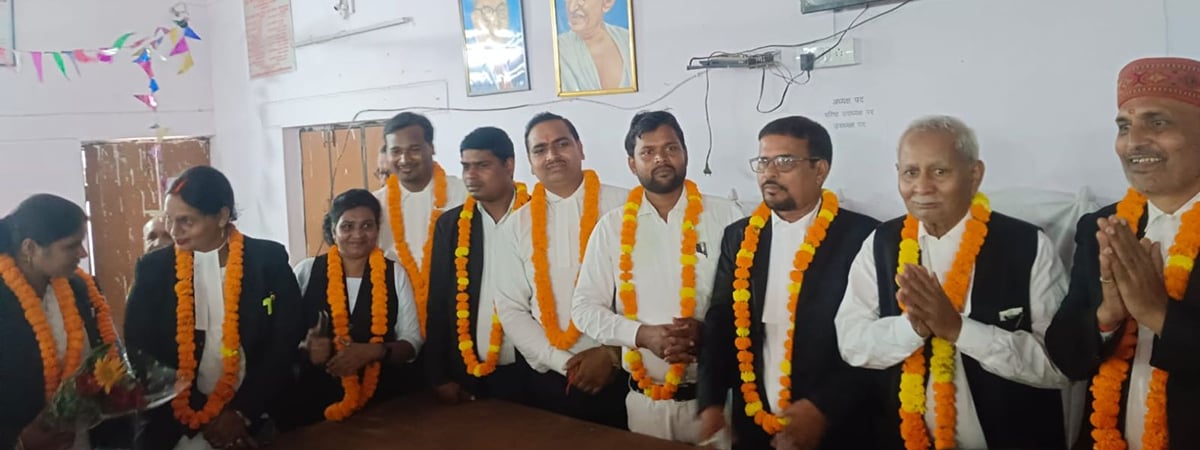 Sultanpur News: निर्वाचित बार अध्यक्ष व महासचिव ने संभाला कार्यभार