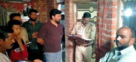 Budaun News: महिला सफाई कर्मी के घर से जेवर समेत 15 लाख की चोरी