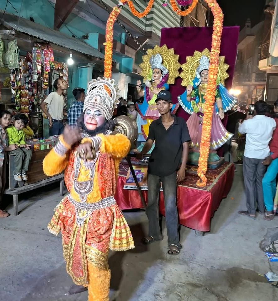 Budaun News: राम बरात में गूंजे जयकारे, झांकियों ने मन मोहा, जमकर नाचे कलाकार