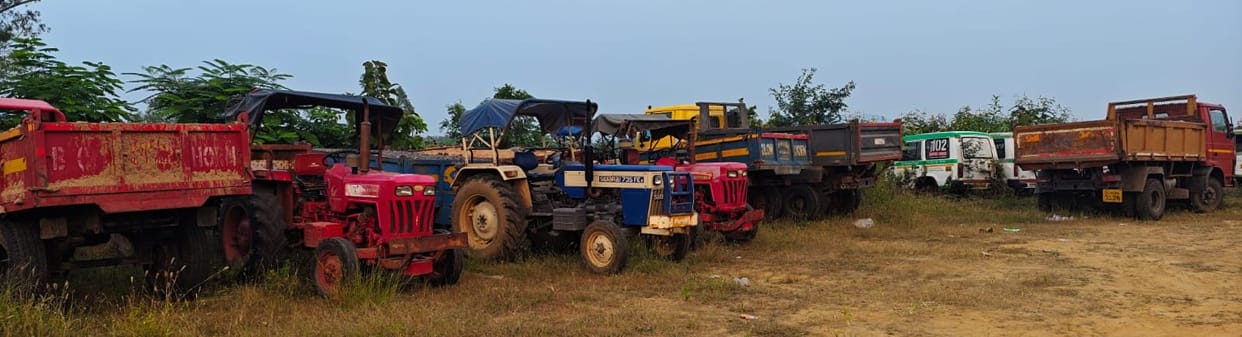 Illegal Sand Transportation: Mining Department Seizes 6 Tractors