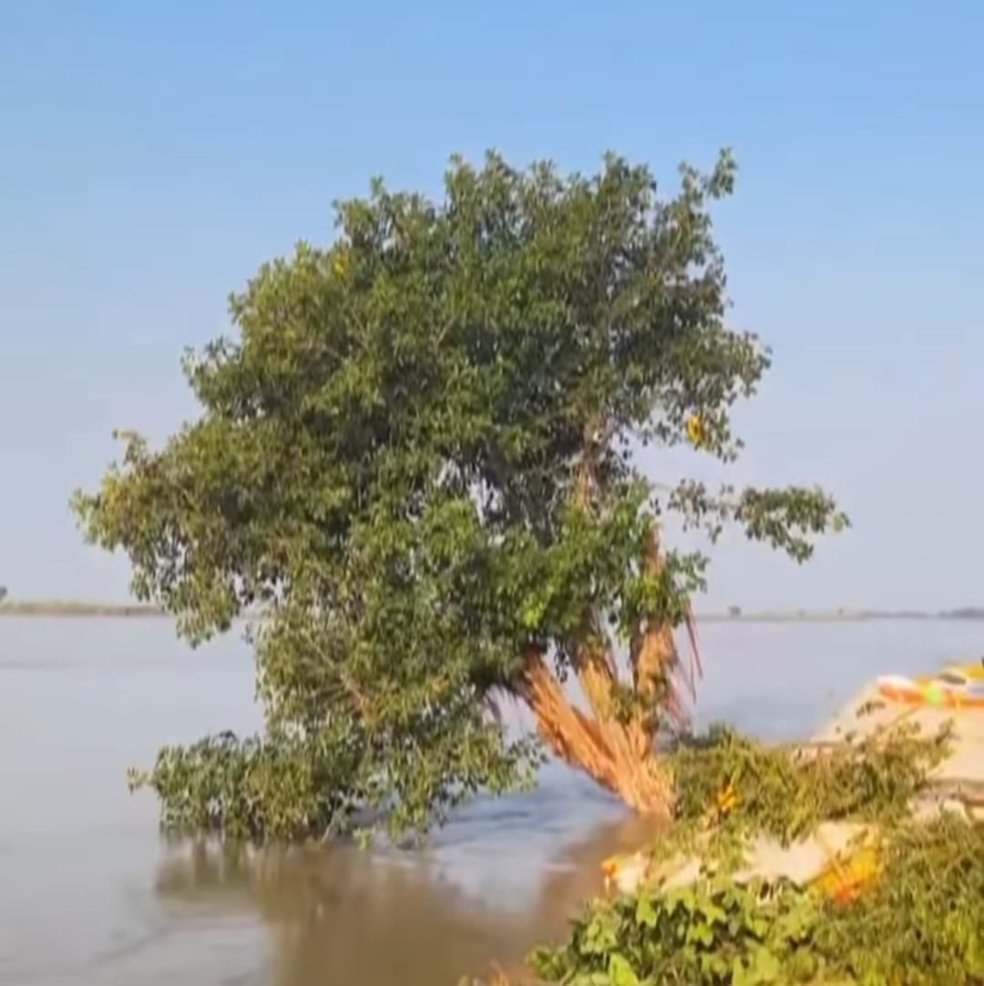 Ballia News: सरयू की कटान में समाया महाराज बाबा का सिद्ध स्थान