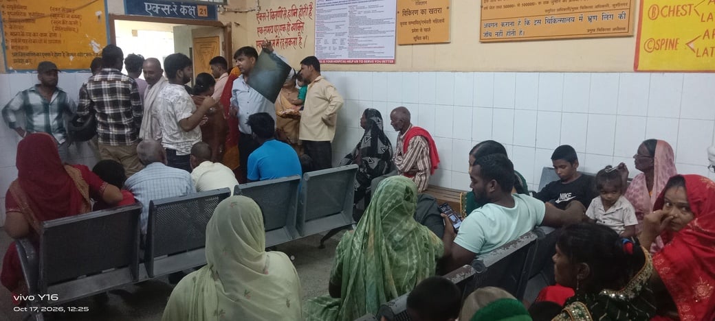 Kushinagar News: मेडिकल कॉलेज में मरीज बढ़े, जांच पुरानी मशीनों के भरोसे